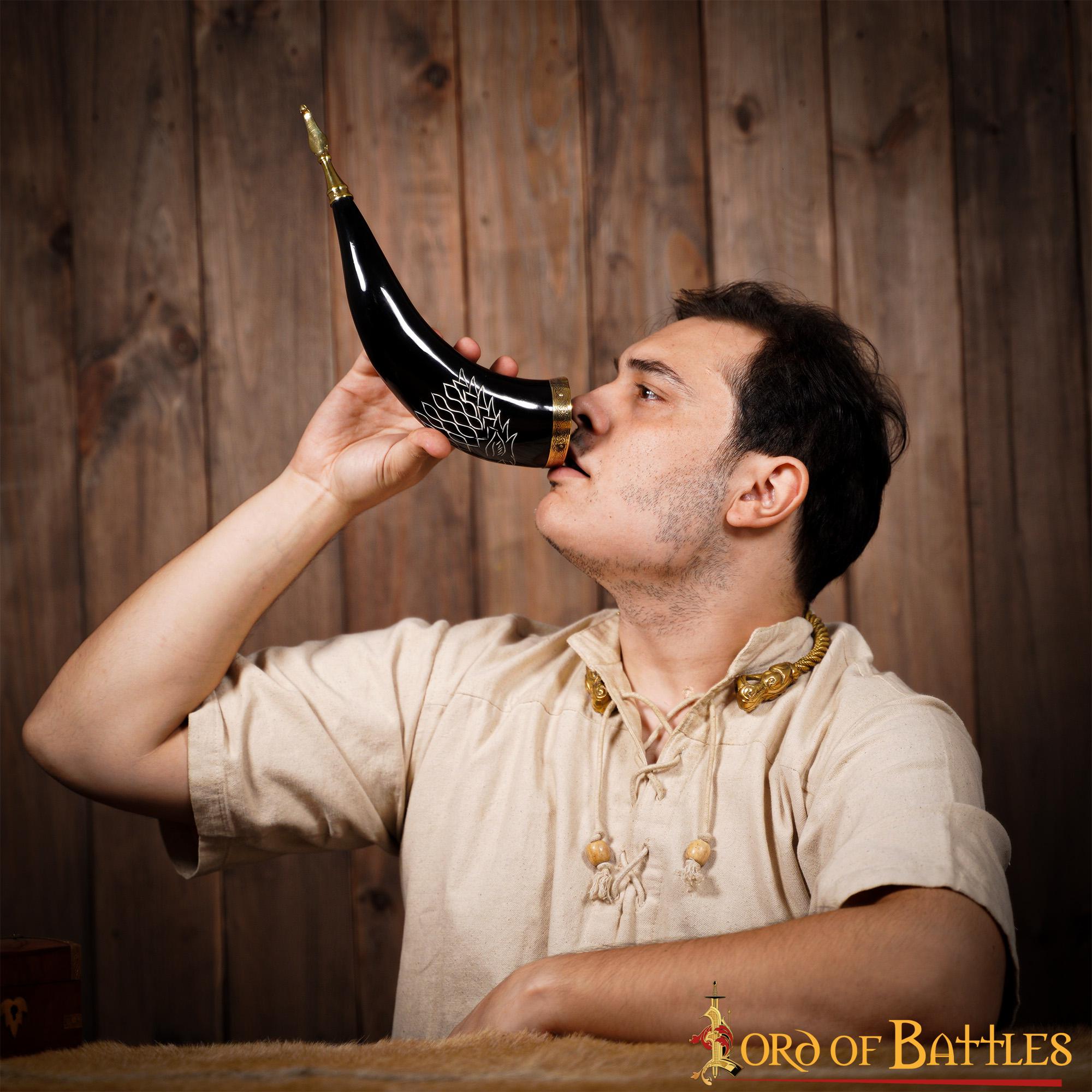 5-108-1 Crocodile Horn Drinking Horn