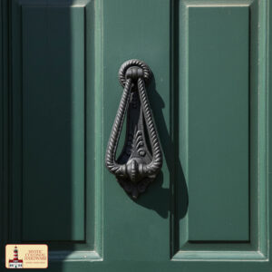 Rustic Cast Iron Georgian Twist Door Knocker: Ideal for Victorian, Colonial, Retro, Steampunk, Gothic, Baroque, and Medieval Settings, (17.2×7) cm