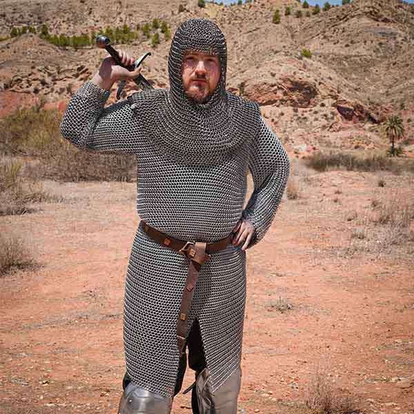 Plate Armor vs Chainmail: The Better Protection? plate armor vs chainmail