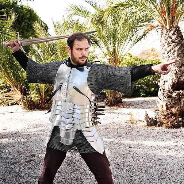 Plate Armor vs Chainmail: The Better Protection? Plate armor vs chainmail